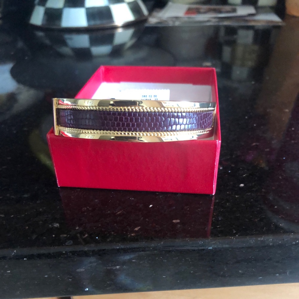 Talbots EMBOSSED CROC ENAMEL BANGLE - NWT with box